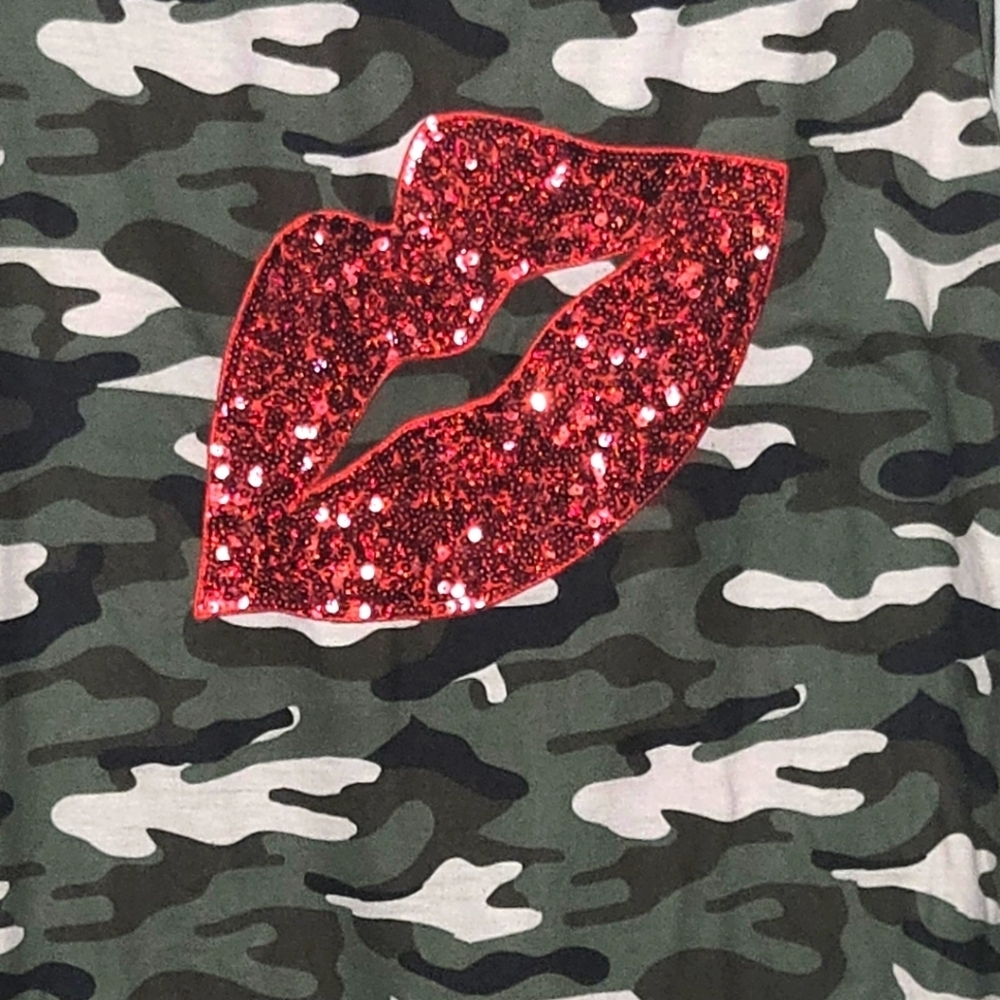 Pesion Sequins Kiss Camouflage Tank Top - Picture 4 of 4